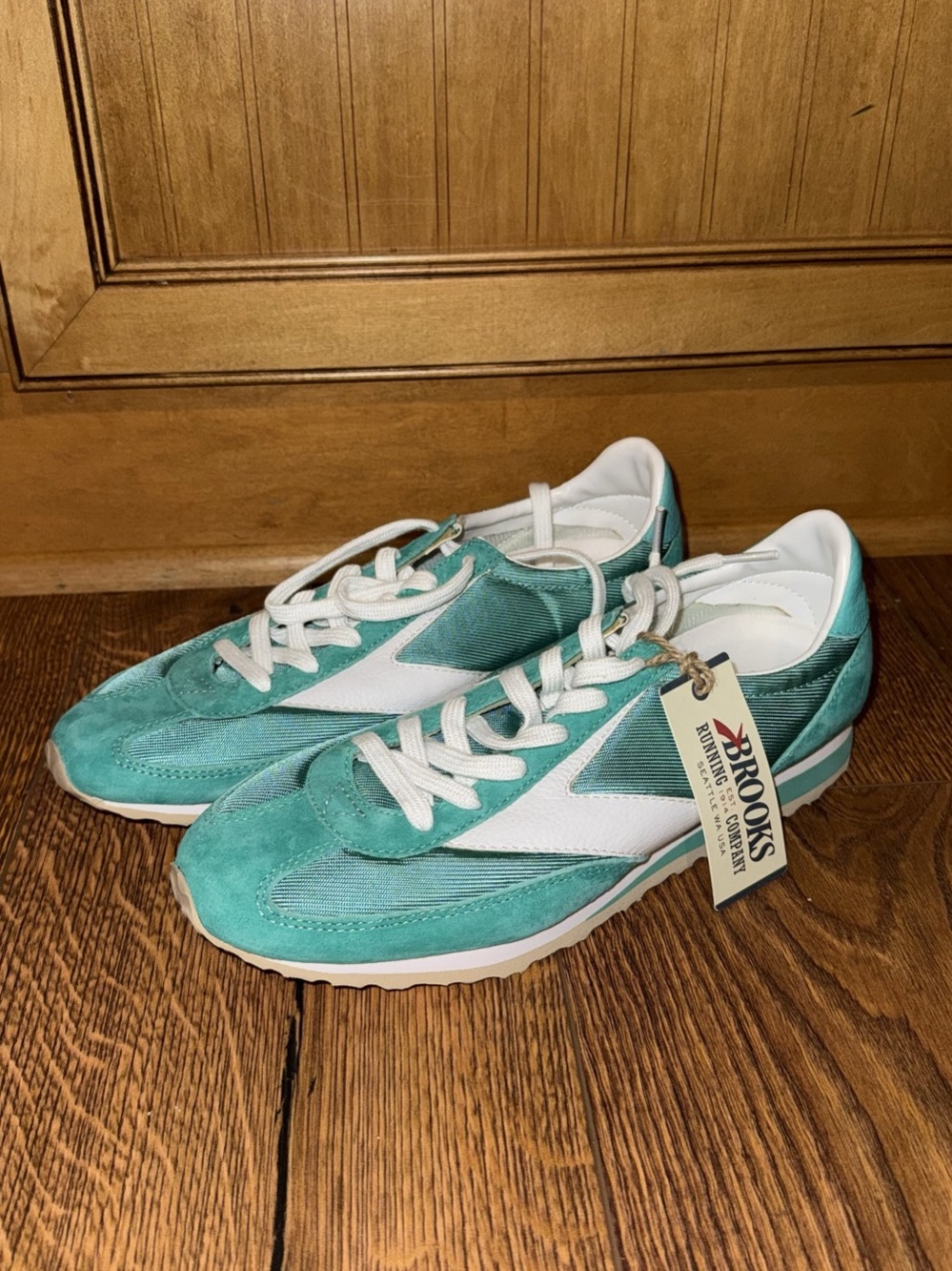 NWT Brooks Turquoise and White Sneakers